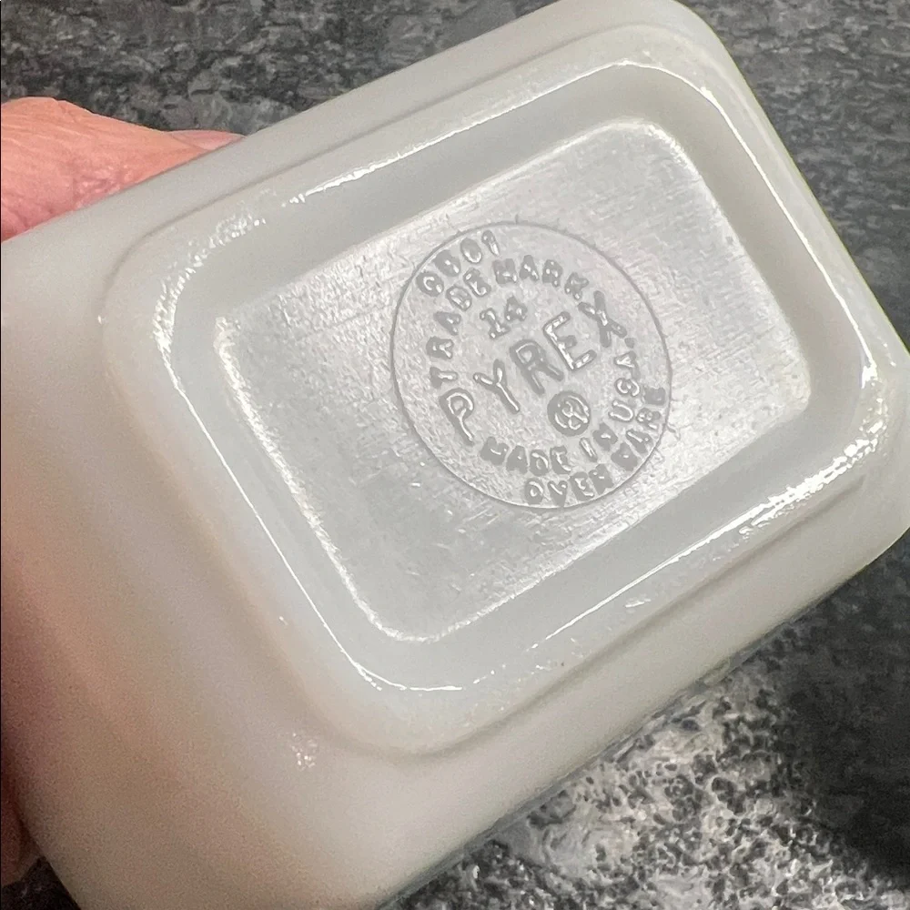 Vintage Pyrex Amish  Butterprint Refrigerator Glass Storage Containers set of 2